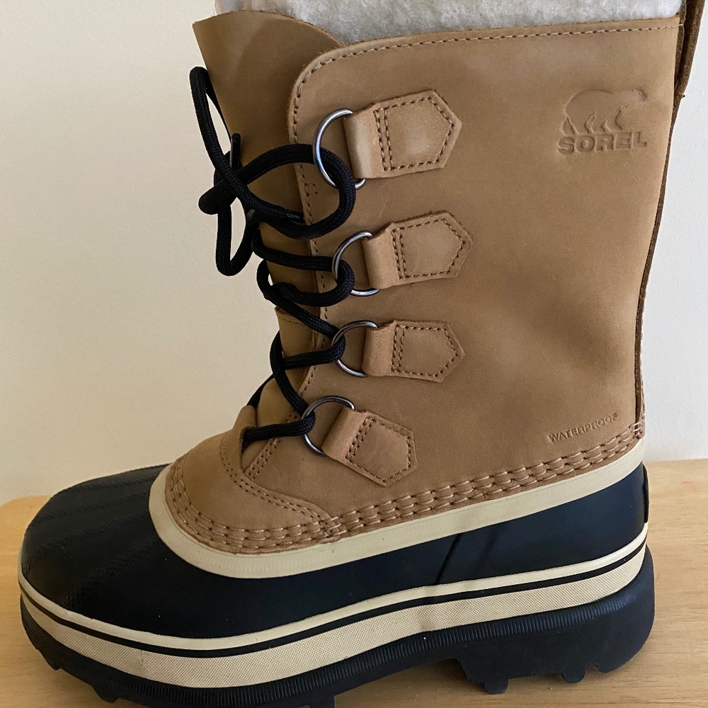Women's Sorel Caribou Boots (size 7) brand new!!!